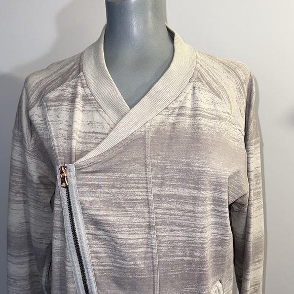 Lululemon Mula Bundle Wrap - Picture 5 of 17